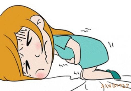 武汉板桥有个妇科老中医门诊：女性面色苍白出血量多色深红排出经血觉热怎么调？